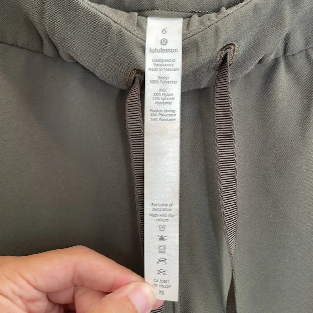 LULULEMON On the Fly Jogger in Dark Olive Size 6